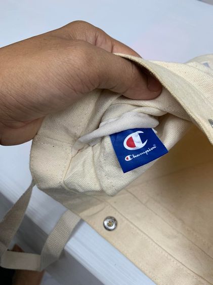 กระเป๋าสะพายข้าง Champion แท้ 💯 ขนาด กว้าง 11 สูง 8 นิ้ว สภาพใหม่มาก ผ้ายังแข็ง ทรงสวย สายปรับได้ ขนาดกำลังสวย หายากน่าสะสม รูปที่ 7