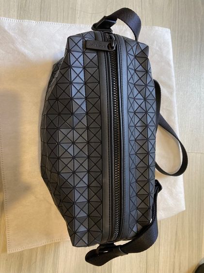 issey miyake saddle bag สีดำ รูปที่ 2