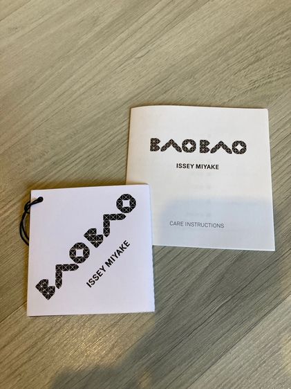 issey miyake saddle bag สีดำ รูปที่ 4