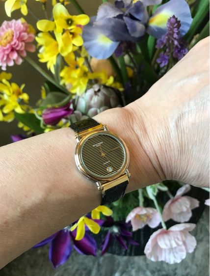  ลดราคา Rochas นาฬิกาแบรนด์สวิสแท้ งานดี มีดีไซน์ สภาพดี เครื่อง quartz รูปที่ 2