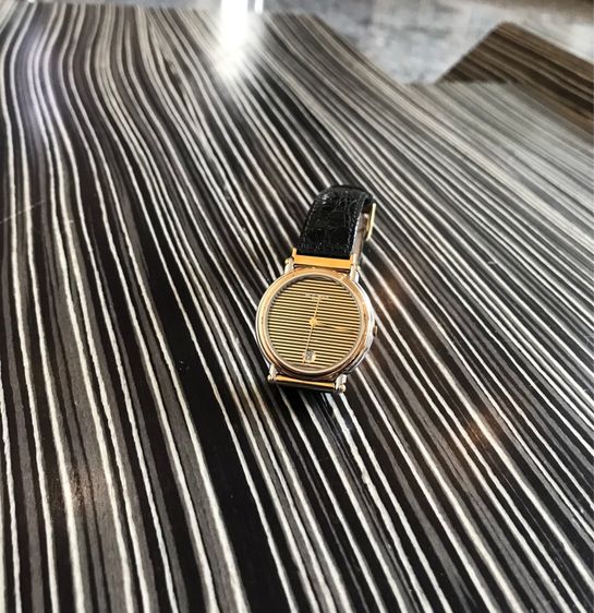  ลดราคา Rochas นาฬิกาแบรนด์สวิสแท้ งานดี มีดีไซน์ สภาพดี เครื่อง quartz รูปที่ 4