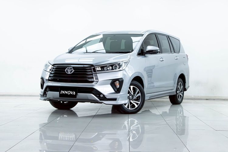 Toyota Innova 2021 2.8 Crysta Utility-car ดีเซล ไม่ติดแก๊ส เกียร์อัตโนมัติ เทา