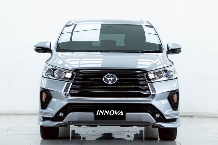 Toyota Innova 2021 2.8 Crysta Utility-car ดีเซล ไม่ติดแก๊ส เกียร์อัตโนมัติ เทา รูปที่ 4