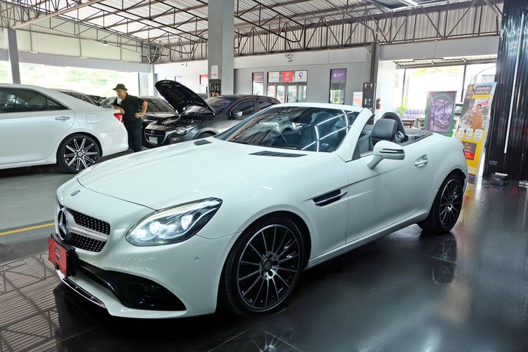 Mercedes-Benz SLC-Class 2016 SLC300 Sedan เบนซิน เกียร์อัตโนมัติ ขาว รูปที่ 2