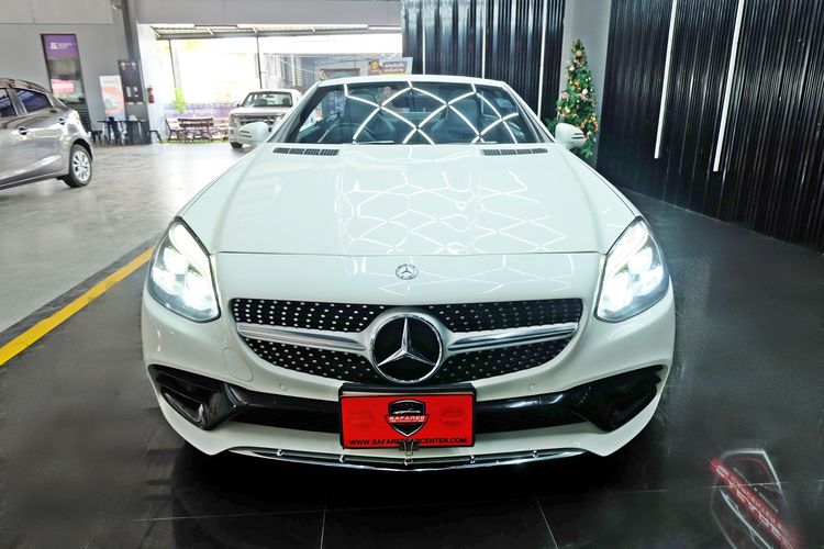 Mercedes-Benz SLC-Class 2016 SLC300 Sedan เบนซิน เกียร์อัตโนมัติ ขาว รูปที่ 3