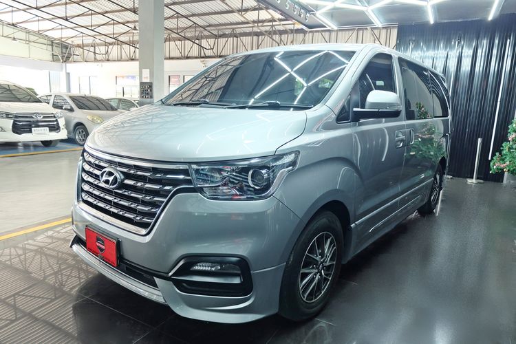 Hyundai H-1 2019 2.5 Elite ดีเซล เกียร์อัตโนมัติ เทา รูปที่ 2