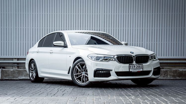 รถ BMW Series 5 520d สี ขาว