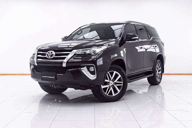 รถ Toyota Fortuner 2.4 V สี น้ำตาล
