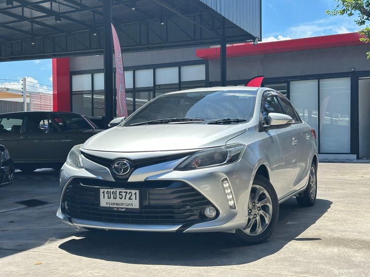 รถ Toyota Vios 1.5 Mid สี เทา