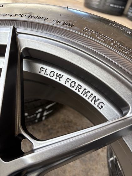 ล้อแม็กมือ1 ขอบ18 ก้านY 5รู114 กว้าง8.5 ออฟ35 สีเทากัน ล้อเบา FLOW FORMING งานSEVENFIFTH งานสวยมาก  พร้อมยางมือ2 FALKEN235-45-18 ปี23 ปีแท้ รูปที่ 4