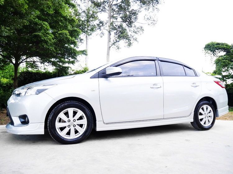 รถ Toyota Vios 1.5 E สี บรอนซ์เงิน