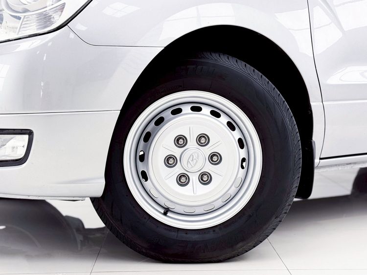 Hyundai H-1  2013 2.5 Maesto Touring Utility-car ดีเซล ไม่ติดแก๊ส เกียร์ธรรมดา เทา รูปที่ 4