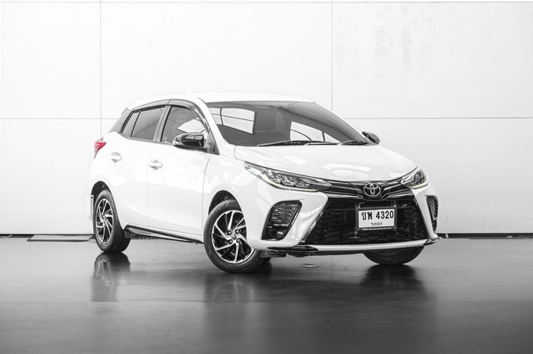 รถ Toyota Yaris 1.2 Sport สี ขาว