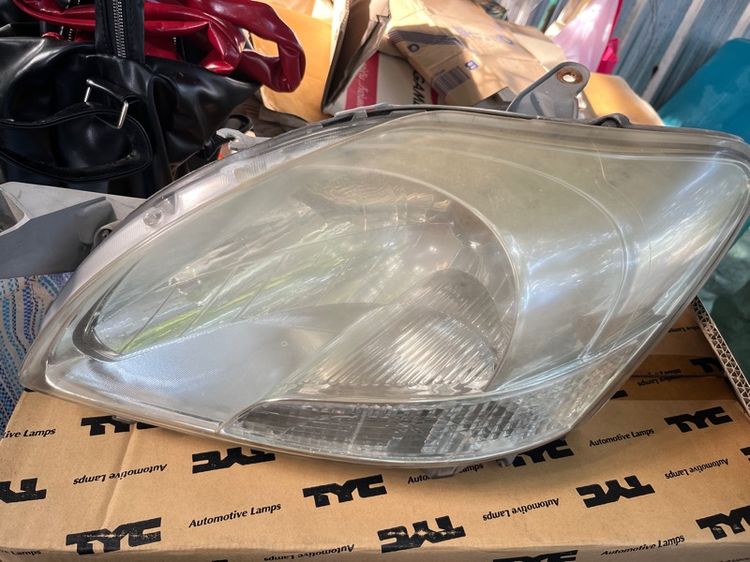 โคมไฟหน้าฝั่งผู้โดยสาร