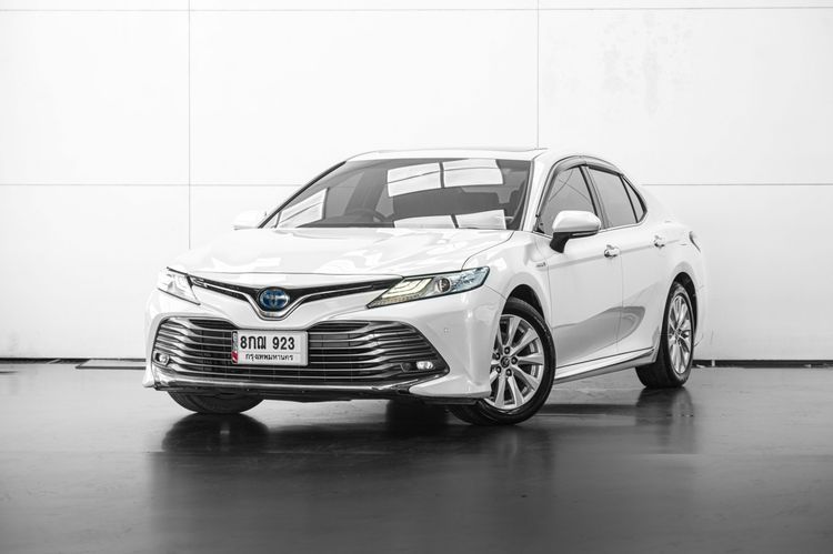 Toyota Camry 2018 2.5 Hybrid Premium Sedan ไฮบริด ไม่ติดแก๊ส เกียร์อัตโนมัติ ขาว รูปที่ 2