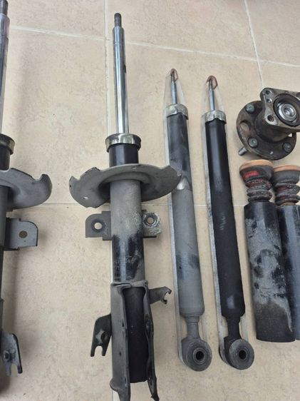 ขายรวม 1200 บาท โช้คแท้หน้าหลังสภาพใช้งานได้ปกติ
โช้คหลังซ้ายรั้ว ลูกปืนหลังขวารถ mazda2 ปี 2012 ราคาต่อรองได้ครับ รูปที่ 7