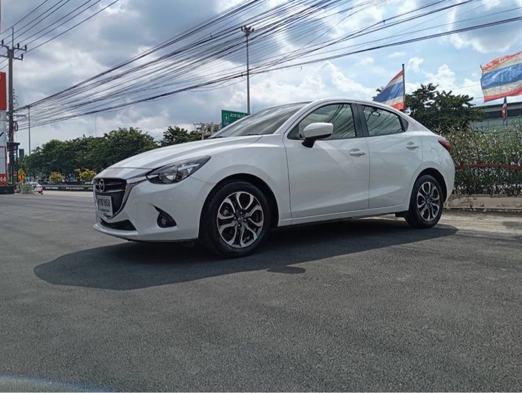 Mazda Mazda 2 2015 1.5 XD High Plus Sedan ดีเซล ไม่ติดแก๊ส เกียร์อัตโนมัติ ขาว รูปที่ 2
