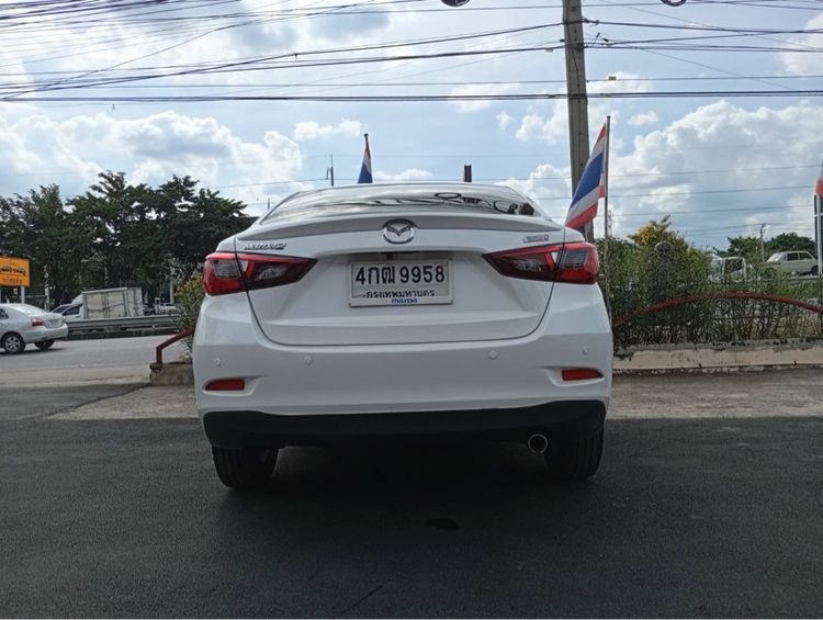 Mazda Mazda 2 2015 1.5 XD High Plus Sedan ดีเซล ไม่ติดแก๊ส เกียร์อัตโนมัติ ขาว รูปที่ 4