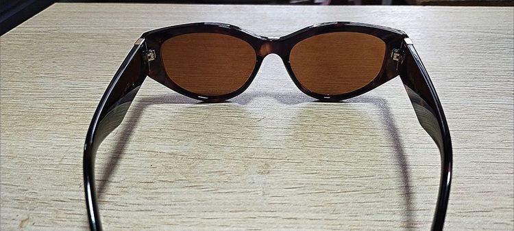แว่นกันแดด FENDI  รูปที่ 4