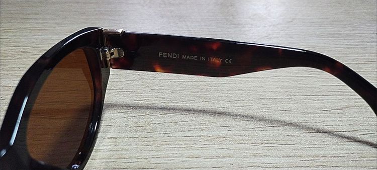 แว่นกันแดด FENDI  รูปที่ 6