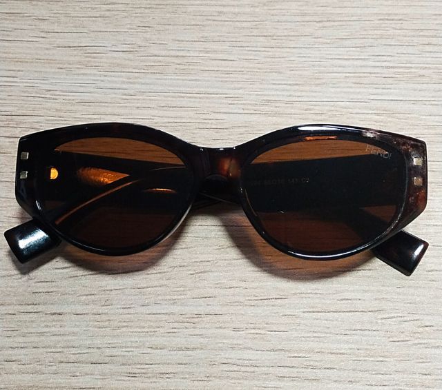 แว่นตากันแดด แว่นกันแดด FENDI 