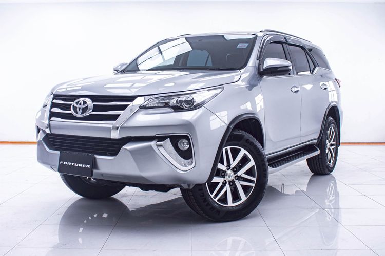 รถ Toyota Fortuner 2.8 V 4WD สี เทา