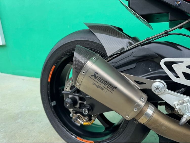 BMW S1OOORR 2016 สีดำแดง รูปที่ 10