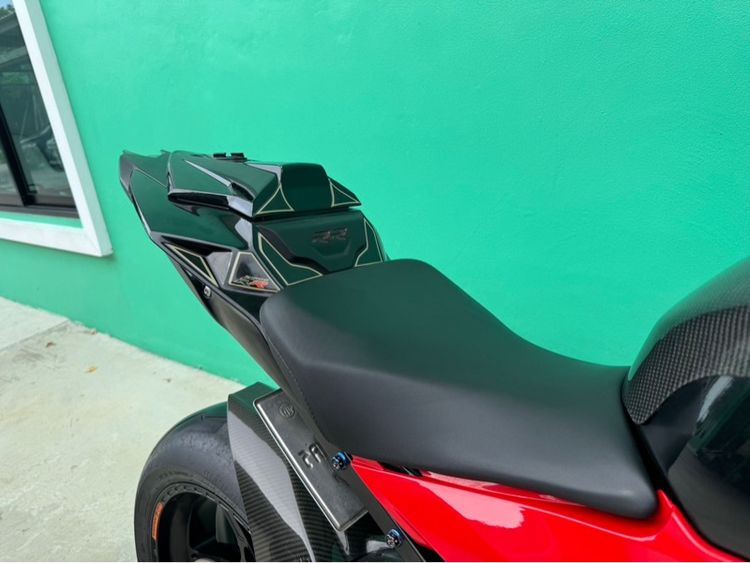 BMW S1OOORR 2016 สีดำแดง รูปที่ 6