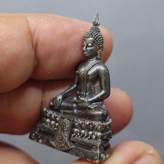 พระคุ้มเกล้า เย็นศิระเพราะพระบริบาล 80 พรรษามหากษัตริย์แผ่นดินสยาม เนื้อนวะโลหะรมดำ พิมพ์ใหญ่ ปี2550 พร้อมกล่องเดิม รูปที่ 7
