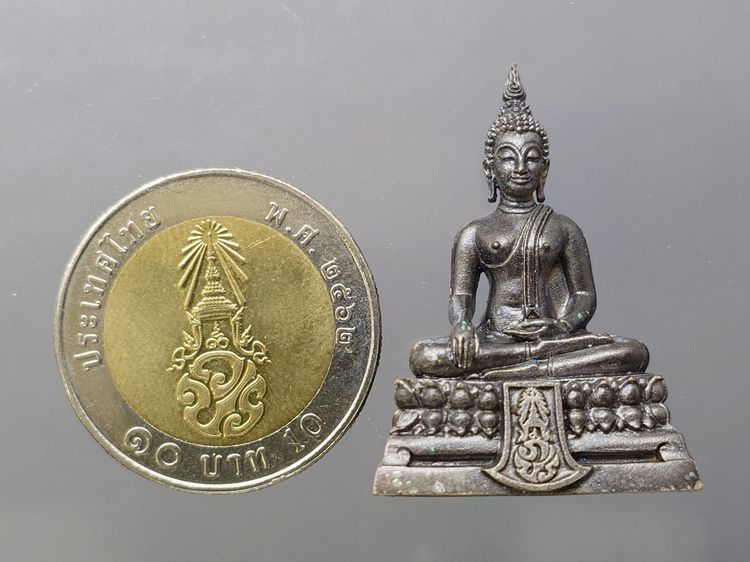 พระคุ้มเกล้า เย็นศิระเพราะพระบริบาล 80 พรรษามหากษัตริย์แผ่นดินสยาม เนื้อนวะโลหะรมดำ พิมพ์ใหญ่ ปี2550 พร้อมกล่องเดิม รูปที่ 9