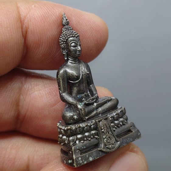 พระคุ้มเกล้า เย็นศิระเพราะพระบริบาล 80 พรรษามหากษัตริย์แผ่นดินสยาม เนื้อนวะโลหะรมดำ พิมพ์ใหญ่ ปี2550 พร้อมกล่องเดิม รูปที่ 6