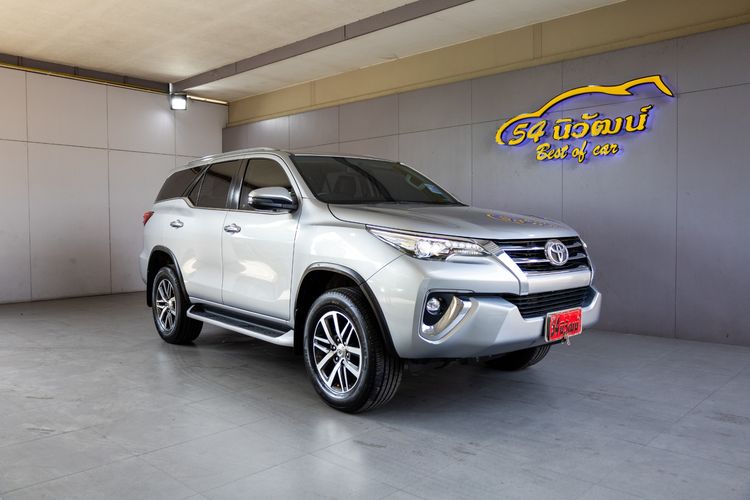รถ Toyota Fortuner 2.4 V สี เงิน