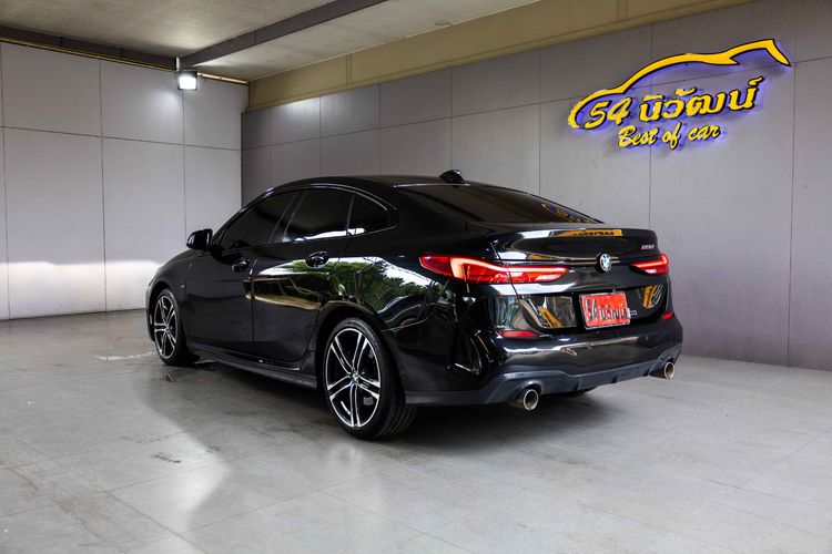 BMW Series 2 2021 220i Sedan เบนซิน ไม่ติดแก๊ส เกียร์อัตโนมัติ ดำ รูปที่ 4
