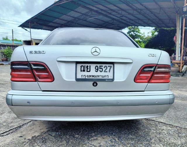 Mercedes-Benz E-Class 2004 E220 CDI Sedan ดีเซล ไม่ติดแก๊ส เกียร์อัตโนมัติ เทา รูปที่ 3