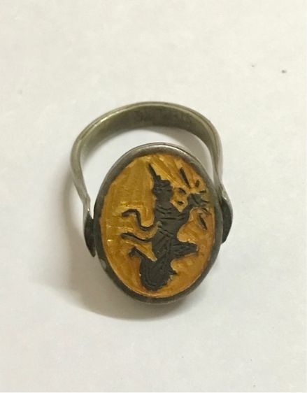 แหวนเพชรกลับหลวงพ่อมุ่ย