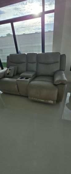 ขายด่วน เก้าอี้ปรับเอน หนังนาโน สีเทา ปรับเอนนอนด้วยระบบไฟฟ้า ขนาด 2 ที่นั่ง  รูปที่ 3