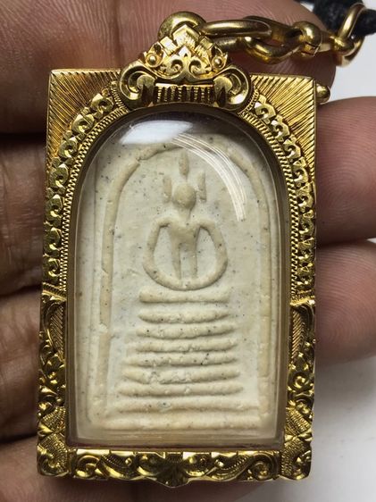 พระสมเด็จวัดเกศ7ชั้นเนื้อขาวมวรสารเยอะมาก