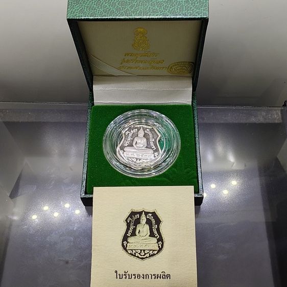 เหรียญพระพุทธโสธร เนื้อเงินขัดเงา 3 มิติ รุ่นย้อนยุคสร้างโบสถ์ วัดโสธรวรารามวรวิหาร พ.ศ.2539 พร้อมกล่องเดิม