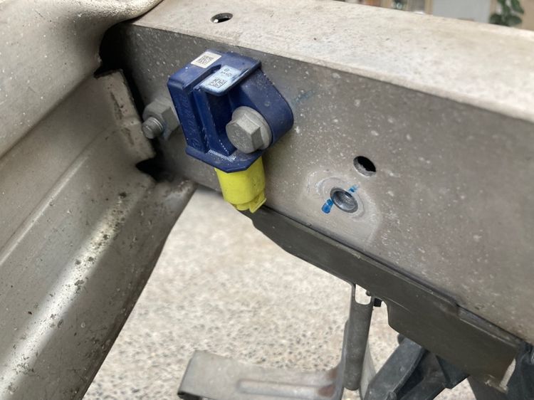 Benz W212 ของแท้ มือสอง พัดลมไฟฟ้า หม้อน้ำ รังผึ้งแอร์ คานหน้า โครงกันชนหน้า airbag sensor รูปที่ 16