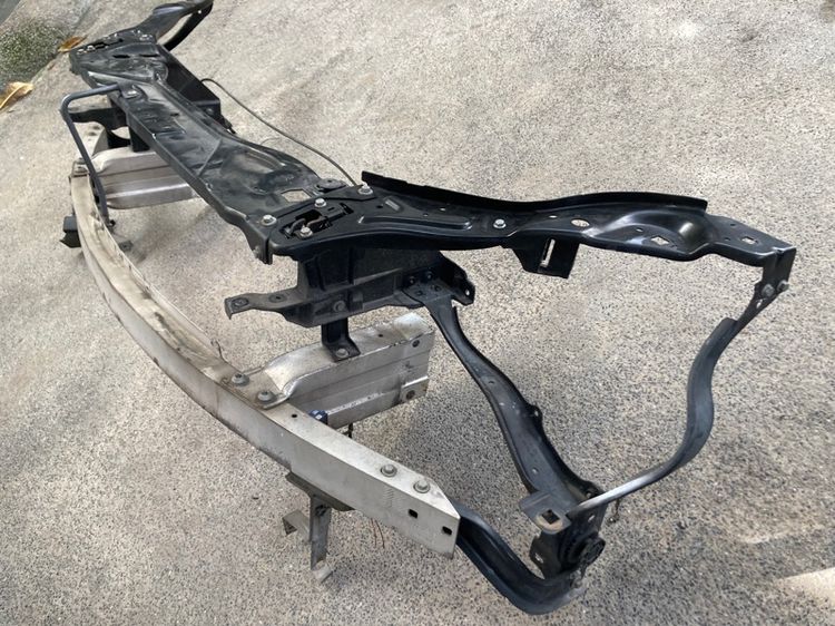 Benz W212 ของแท้ มือสอง พัดลมไฟฟ้า หม้อน้ำ รังผึ้งแอร์ คานหน้า โครงกันชนหน้า airbag sensor รูปที่ 13