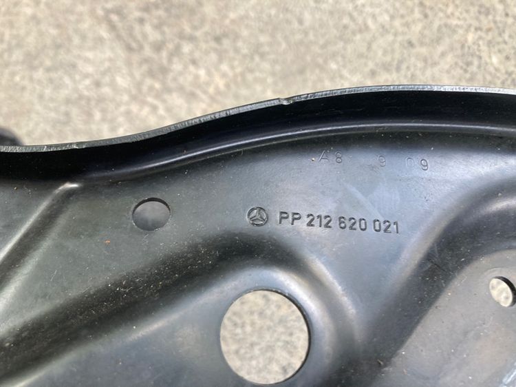 Benz W212 ของแท้ มือสอง พัดลมไฟฟ้า หม้อน้ำ รังผึ้งแอร์ คานหน้า โครงกันชนหน้า airbag sensor รูปที่ 17