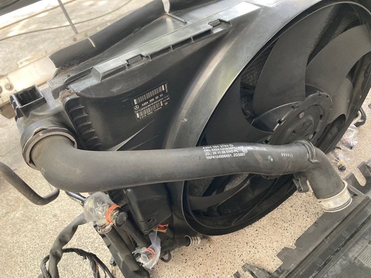 Benz W212 ของแท้ มือสอง พัดลมไฟฟ้า หม้อน้ำ รังผึ้งแอร์ คานหน้า โครงกันชนหน้า airbag sensor รูปที่ 3