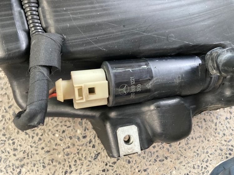 Benz W212 ของแท้ มือสอง พัดลมไฟฟ้า หม้อน้ำ รังผึ้งแอร์ คานหน้า โครงกันชนหน้า airbag sensor รูปที่ 11