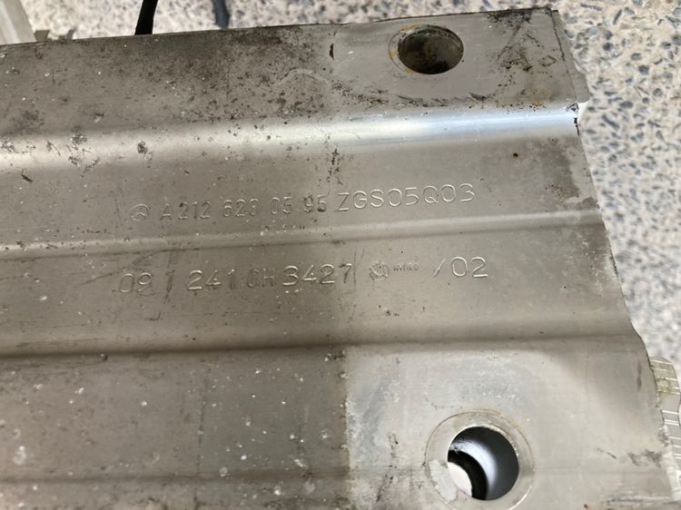 Benz W212 ของแท้ มือสอง พัดลมไฟฟ้า หม้อน้ำ รังผึ้งแอร์ คานหน้า โครงกันชนหน้า airbag sensor รูปที่ 14