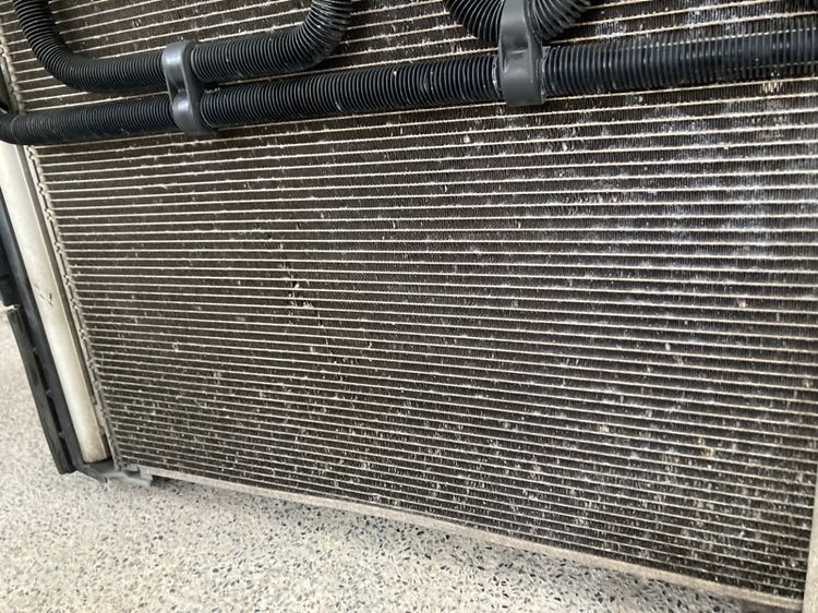 Benz W212 ของแท้ มือสอง พัดลมไฟฟ้า หม้อน้ำ รังผึ้งแอร์ คานหน้า โครงกันชนหน้า airbag sensor รูปที่ 7