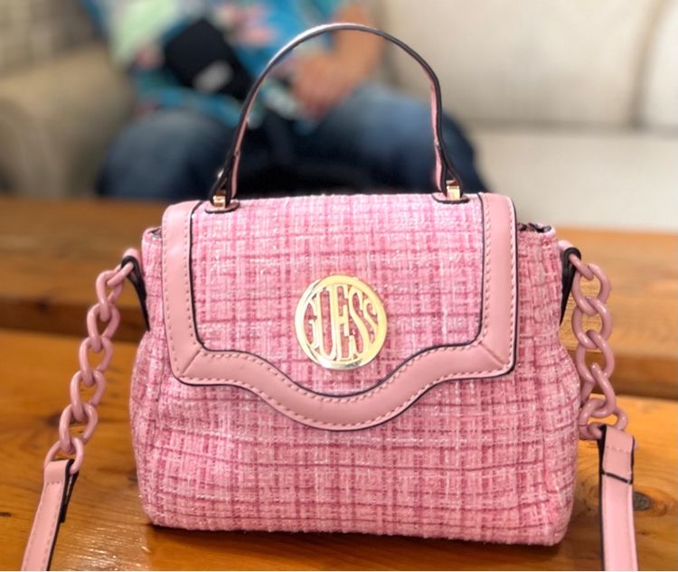 กระเป๋าถือและสะพาย GUESS