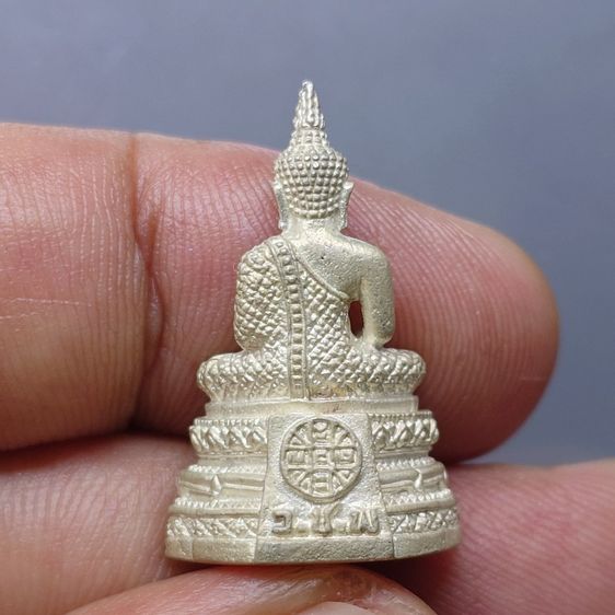 พระแก้วมรกต เครื่องทรงฤดูฝน เนื้อเงิน รุ่นเทอดพระเกียรติ พิธีใหญ่ วัดพระศรีรัตนศาสดาราม ปี2540 พร้อมกล่อง รูปที่ 4