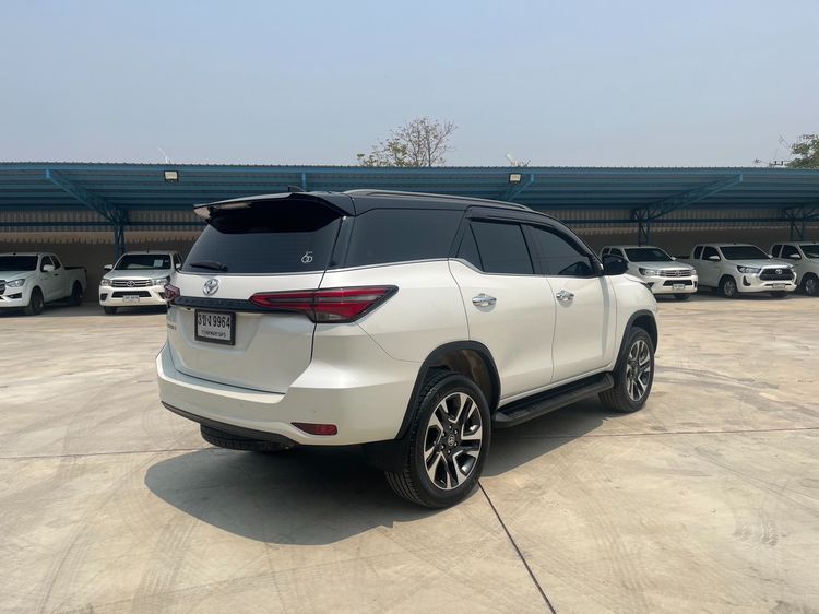 Toyota Fortuner 2022 2.4 Commander Utility-car ดีเซล ไม่ติดแก๊ส เกียร์อัตโนมัติ ขาว รูปที่ 3