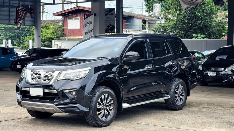 รถ Nissan Terra 2.3 VL สี ดำ