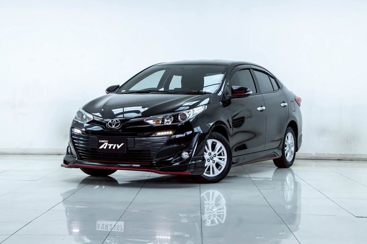 รถ Toyota Yaris ATIV 1.2 S สี ดำ